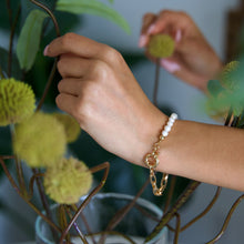 Load image into Gallery viewer, gold Valentina bracelet women, tarnish-resistant elegant feminine bracelet