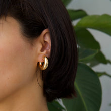 Load image into Gallery viewer, gold medium hoop earrings women, 18k gold-filled all-day wear earrings